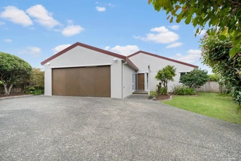 Spacious and Modern 3-Bedroom House at 10 Wineberry Place, Albany