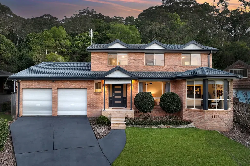 Lisarow 4 Bedroom Immaculate Family Haven with Poolside Bliss in a Sought-After Lisarow Pocket
