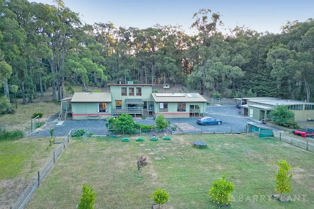 8 Deery Road, Emerald, VIC 3782