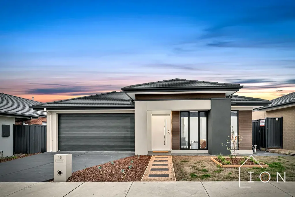 16 Wonder Avenue, Clyde North, VIC 3978