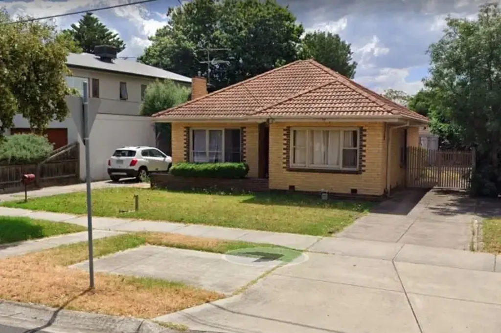 3 Bed House For Lease in Mordialloc: within 1km to the beach!