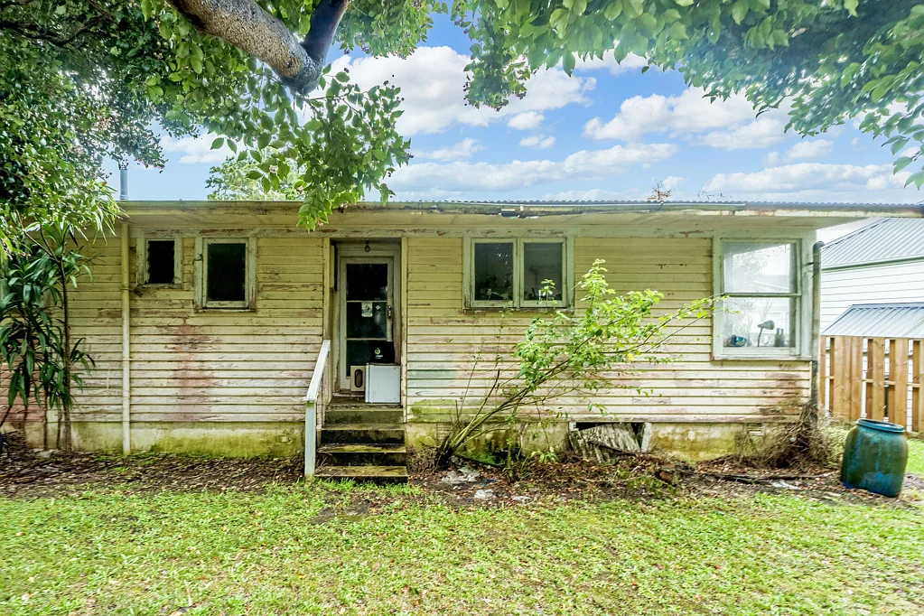 Bucklands Beach 3 Bedroom 911sqm of land | Do up opportunity