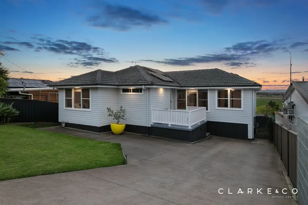 East Maitland 4房  WHERE FAMILY COMFORT MEETS INCREDIBLE VIEWS!