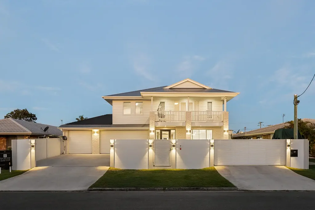 Golden Beach 5कमरा A Grand Hampton Residence of Rare Proportions Meets Beachside Living