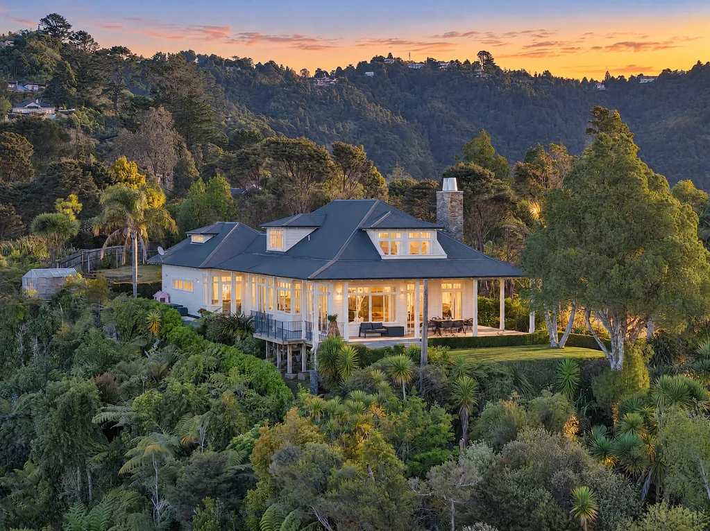 Waiatarua 4房  Elevated Living, Exceptional Views