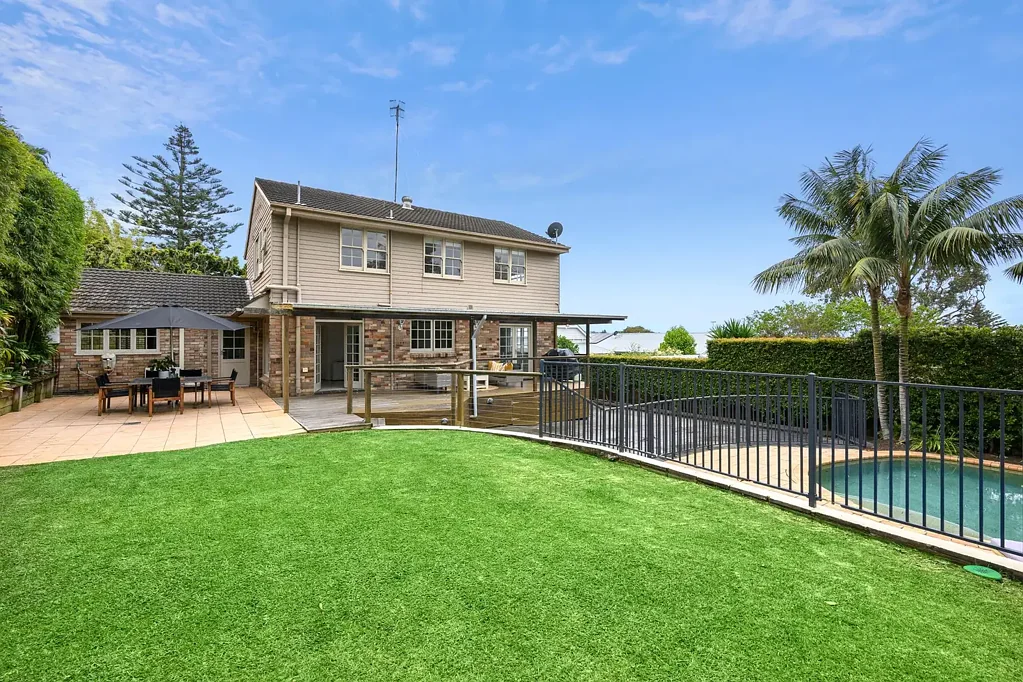 Mona Vale 4房 私密家庭港湾，宽敞、迷人且生活方式优越 Private Family Haven with Space, Charm & Lifestyle