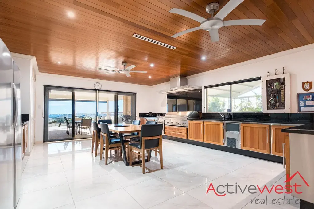 White Peak 4ਬੈੱਡਰੂਮ Luxury Living with Sweeping Ocean Views