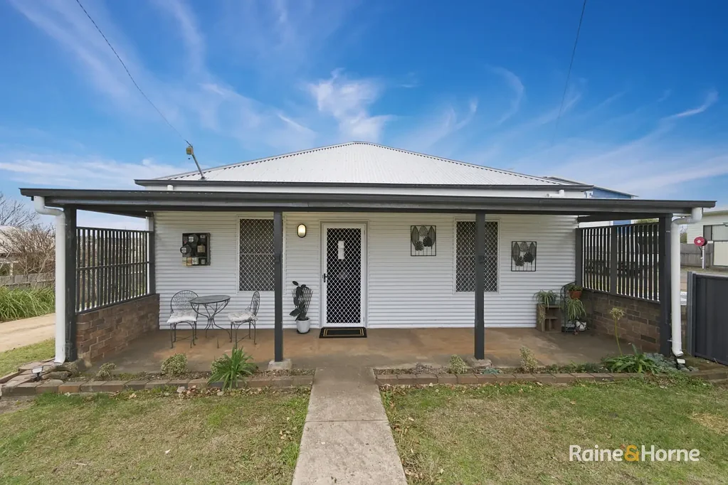 Glen Innes 3Phòng ngủ Renovated, Secure & Ready for Its New Owners