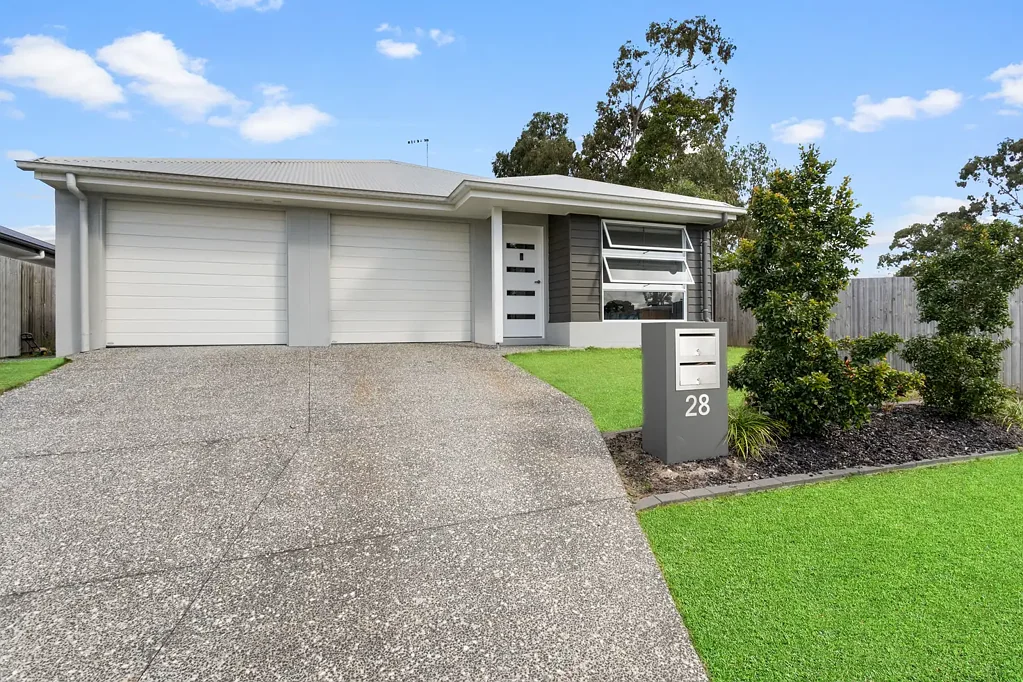 Deception Bay 5Kwarto Modern Dual-Living Opportunity, Five Bedrooms, Endless Possibilities!