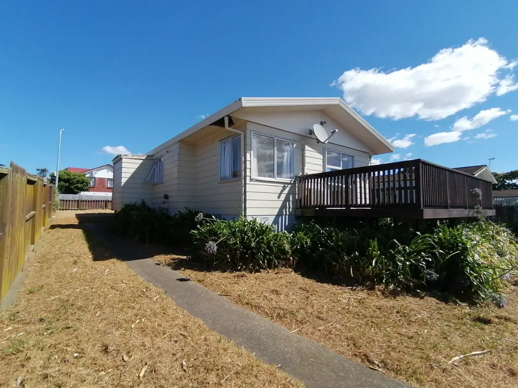 this lovely fully renovated 3 bedrooms and 1.5 bathrooms property.