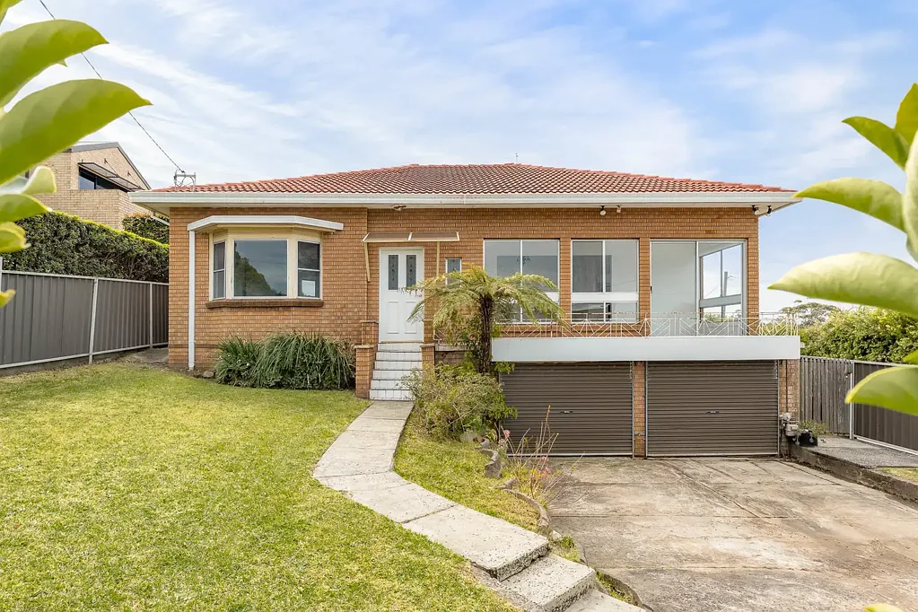 Corrimal 4Phòng ngủ Flexible Family Living with Ocean and Escarpment Outlooks