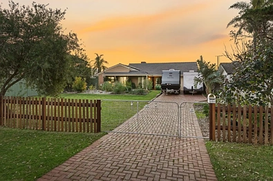 160 Kent Street, Rockingham, WA 6168, 4 chambres, 2 salles de bain, House