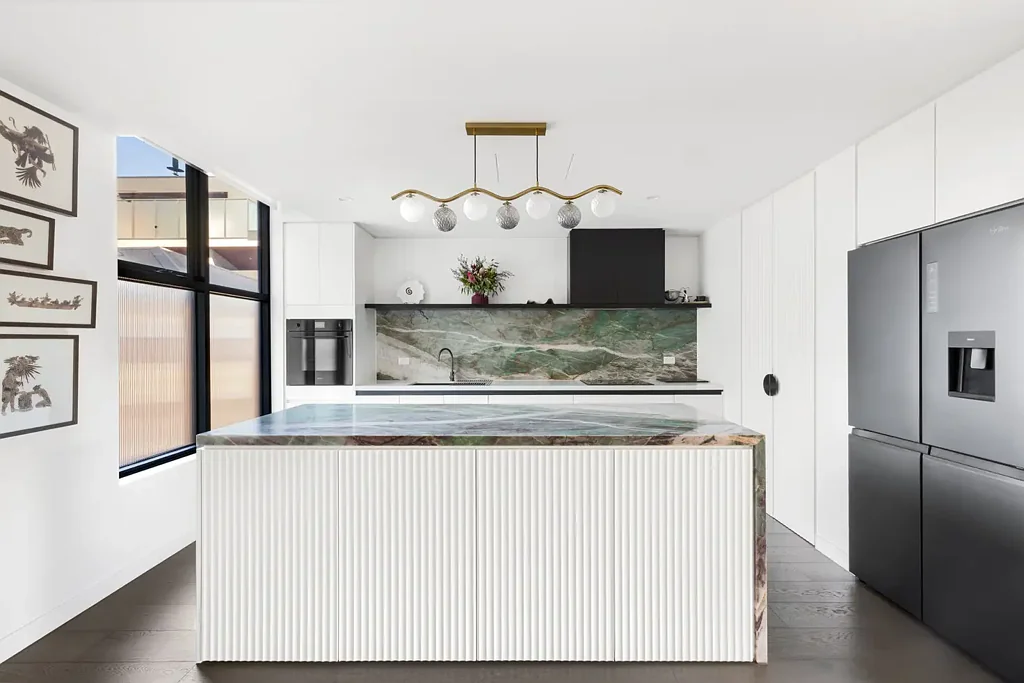 LUXURY AT ARCO
