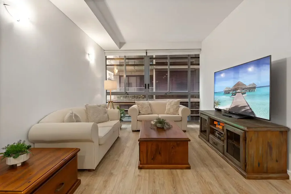 Stylish Executive Apartment in ‘The Common’ – Prime City-Fringe Living
