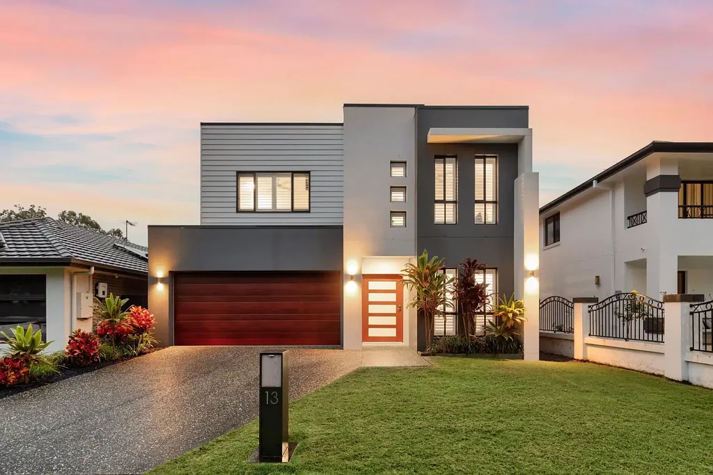 Parkinson 5Zimmer SOPHISTICATED FAMILY LIVING OPPOSITE PARKLAND IN STRETTON STATE COLLEGE CATCHMENT