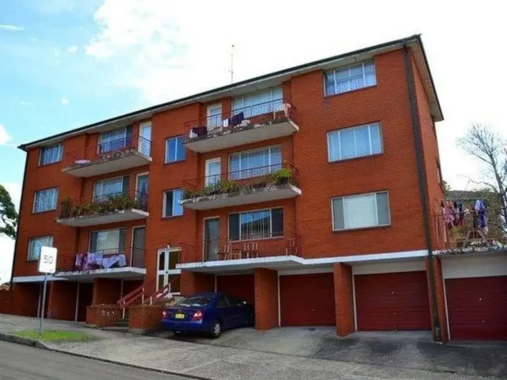 Modern 2 Bedroom w/ Lockup Garage in Prime Location