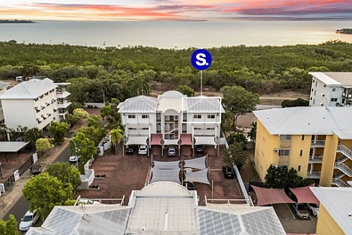 Coconut Grove 2Moenga Top Level Apartment with Ocean Views