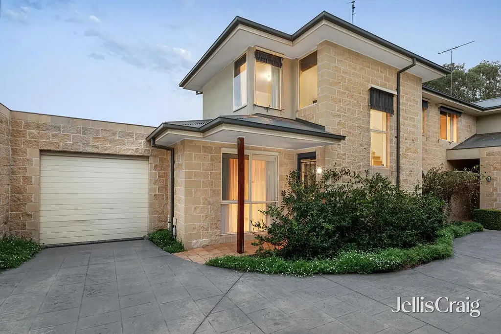 Stylish & Low-Maintenance Townhome in a Prime Eltham Location