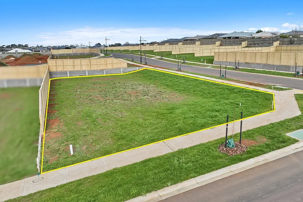 Warragul  TITLE BLOCK PERFECTLY POSITIONED IN WATERFORD RISE ESTATE