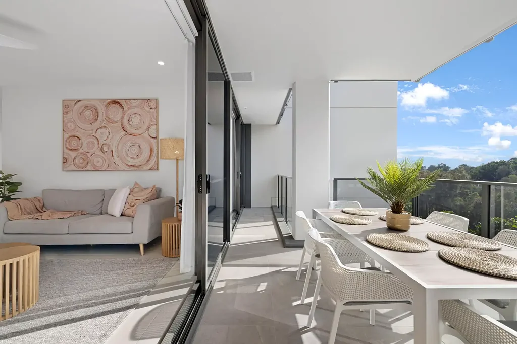 Burleigh Waters 2ਬੈੱਡਰੂਮ Near new 2 bed, 2 bath, 2 car apartment with desirable NE aspect