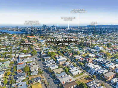 Clayfield 2 Slaapkamer Best Street. North Facing. Double Brick
