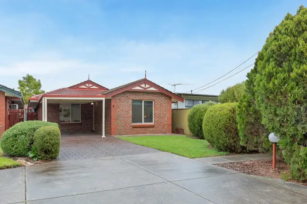 Modbury North 3બેડરૂમ A RARE OFFERING OVERLOOKING BURRAGAH RESERVE