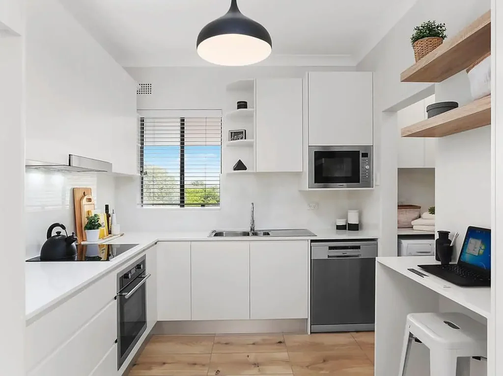 Top floor apartment with north easterly water views