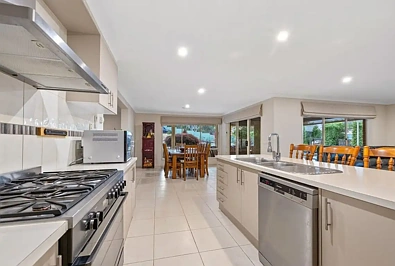 Kitchen - 6 Toronga Rise, Alexandra, VIC 3714