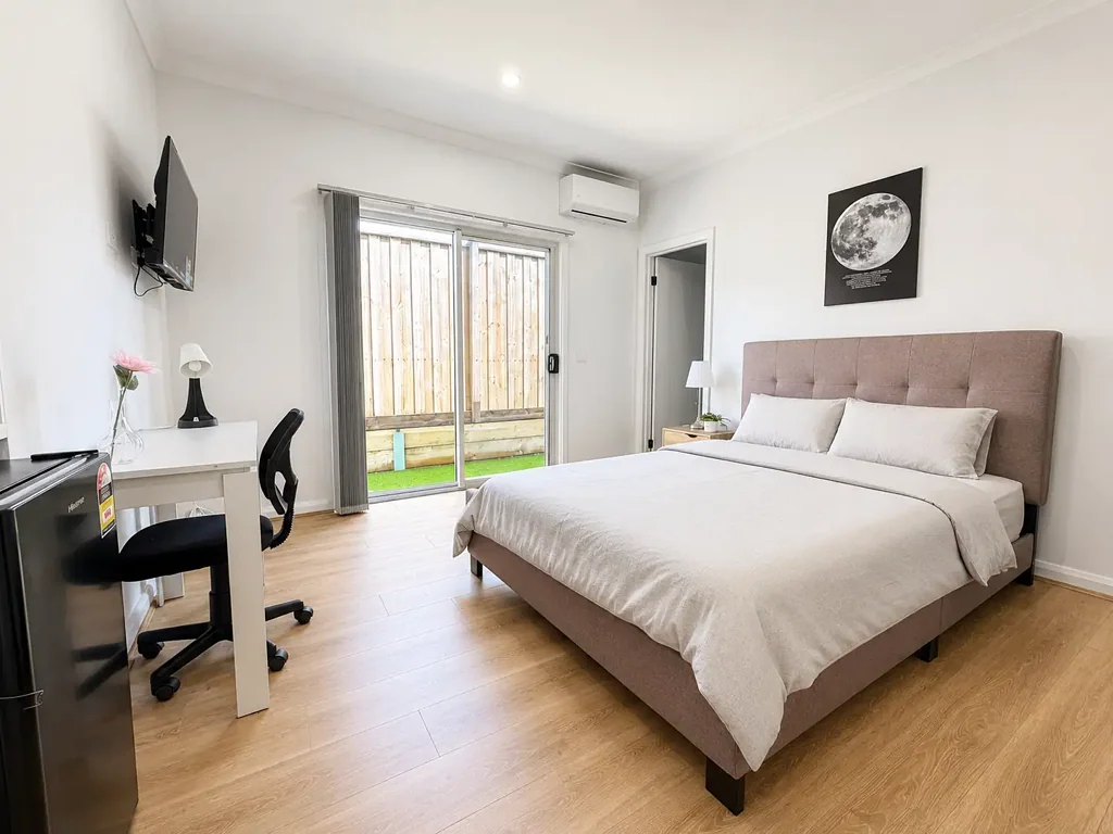 Private Studio with Ensuite & Courtyard - Utilities Included I From $260/week
