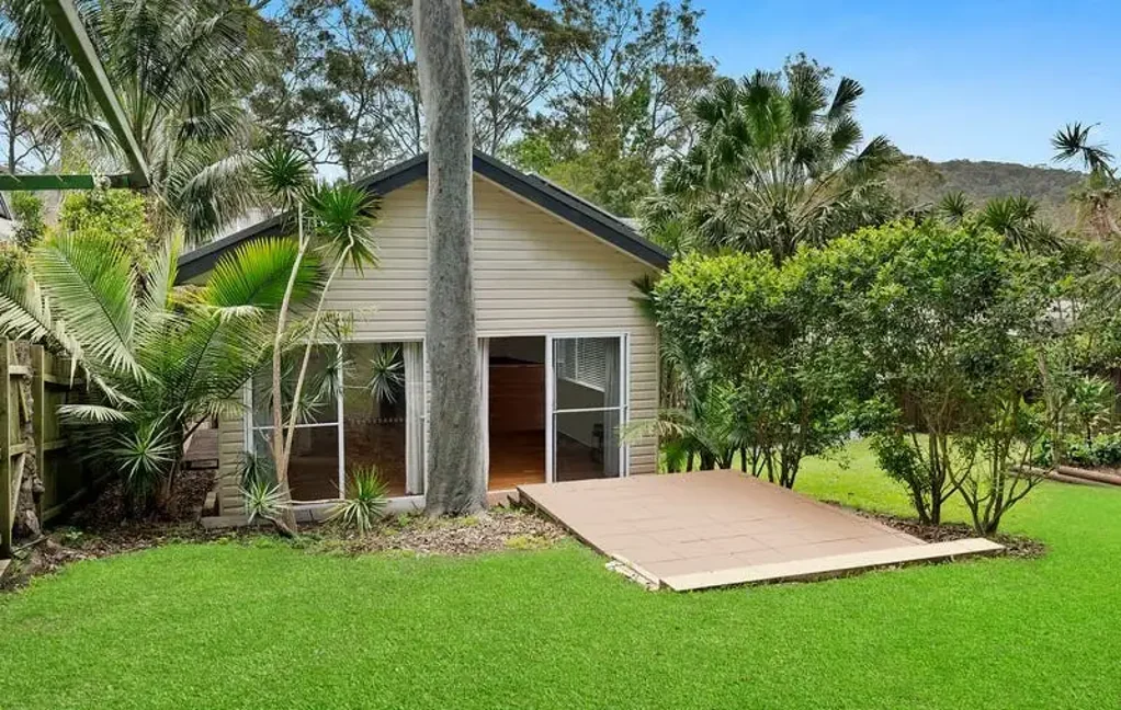 Sunny One Bedroom Garden Flat