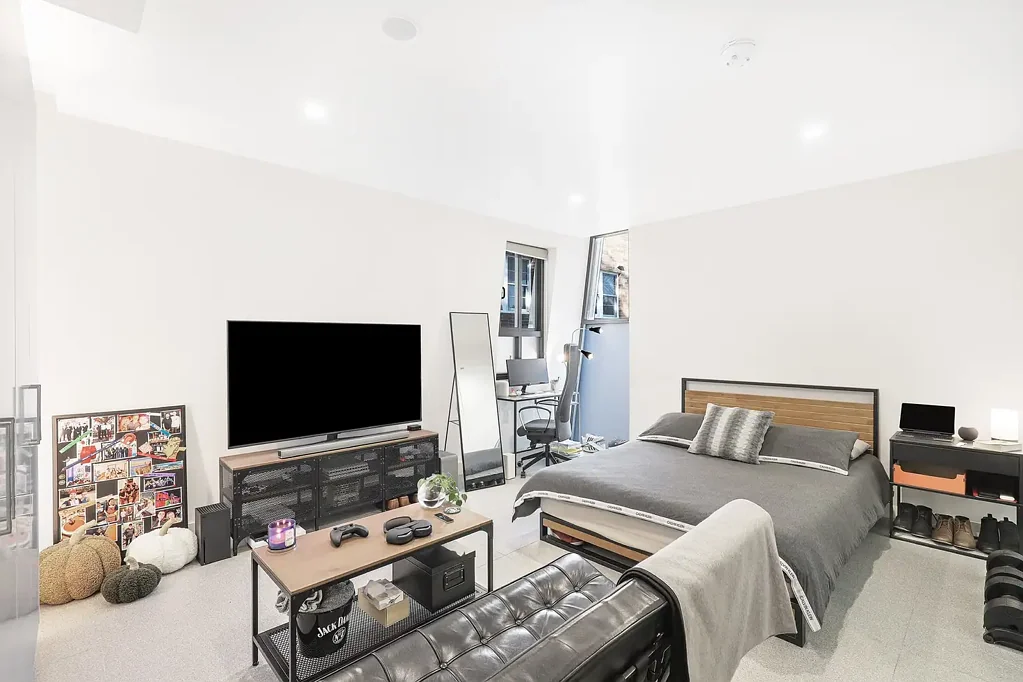 Stunning studio with all bills included!