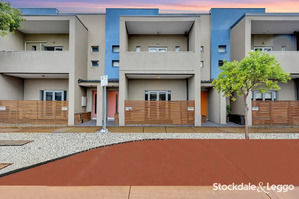 2 BEDROOM UNIT FOR RENT IN POINT COOK !!