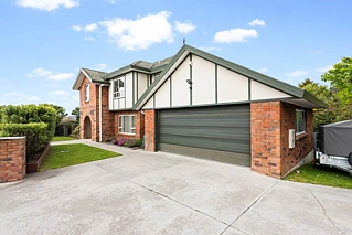 27 Oakpark Place, West Harbour, Waitakere City