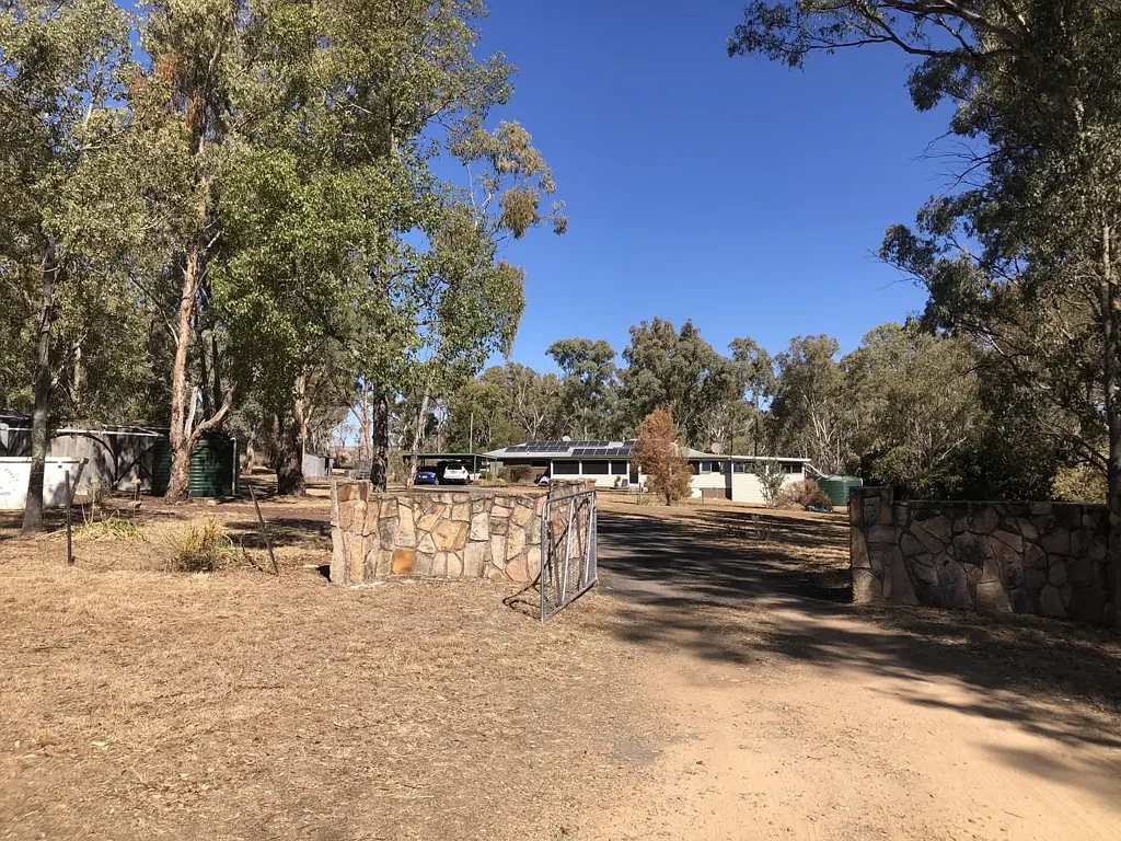 Inverell 3Moenga Endless Potential on acreage – Indoor pool & serene lifestyle