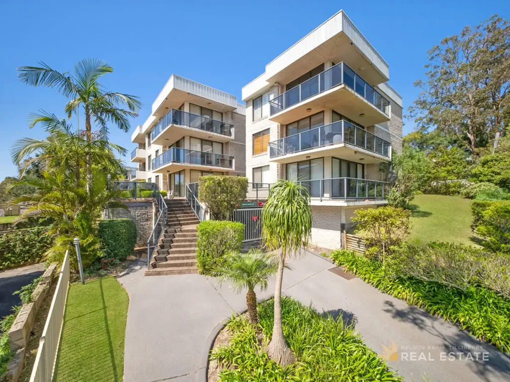 Nelson Bay 2房  TOP-FLOOR UNIT WITH BREATHTAKING WATER VIEWS