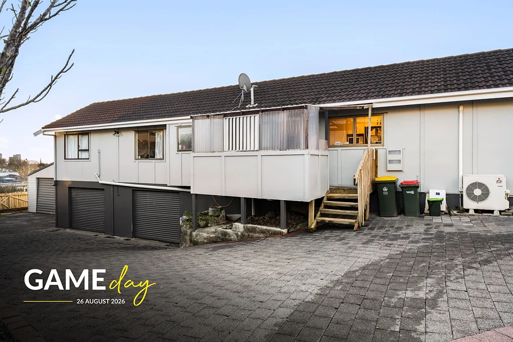 Clover Park 4 Bedroom #GAMEDAY - 856sqm; DOUBLE GARAGES, MUST SELL