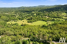 320 Hunchy Road, Hunchy