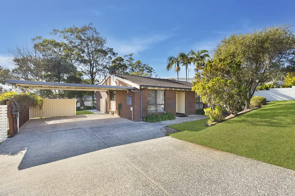 24 Premier Way, Bateau Bay, NSW 2261