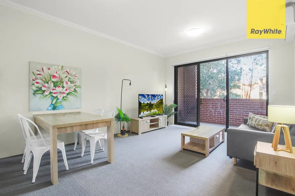 ONE BEDROOM PLUS STUDY ROOM!