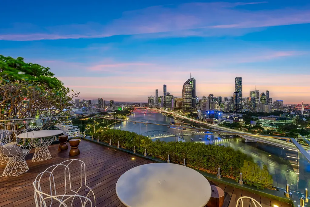 South Brisbane 1 Bedroom "Uptown Girl"