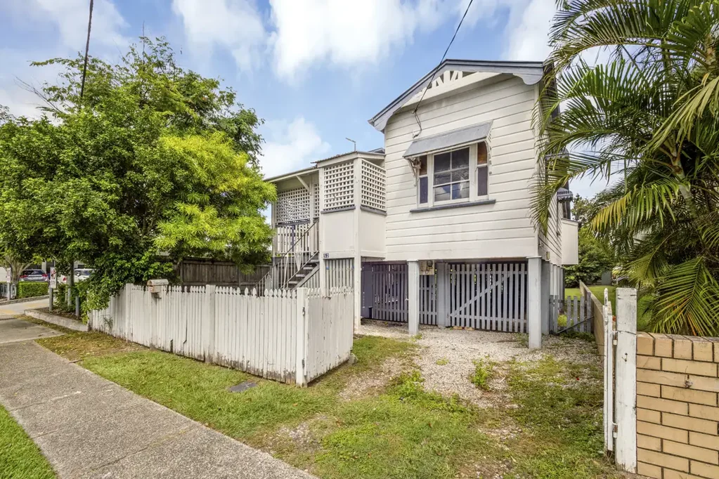 Nundah 3房 Nundah Village近邻 607㎡阔地 高脚殖民风 三卧带院 公园相邻 交通便捷 潜力无限 Entry Level Opportunity near Nundah Village