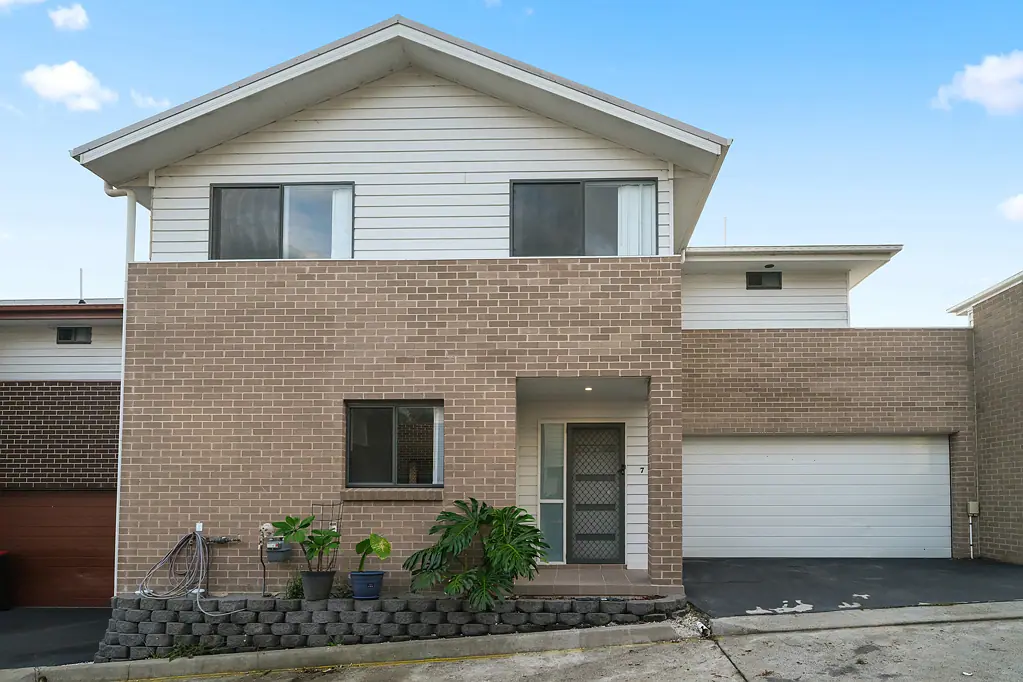 Four Bedroom Townhouse in Thornton