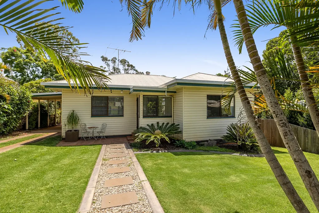 Centenary Heights 4Zimmer Move In Ready with Shed, Deck & Space to Grow