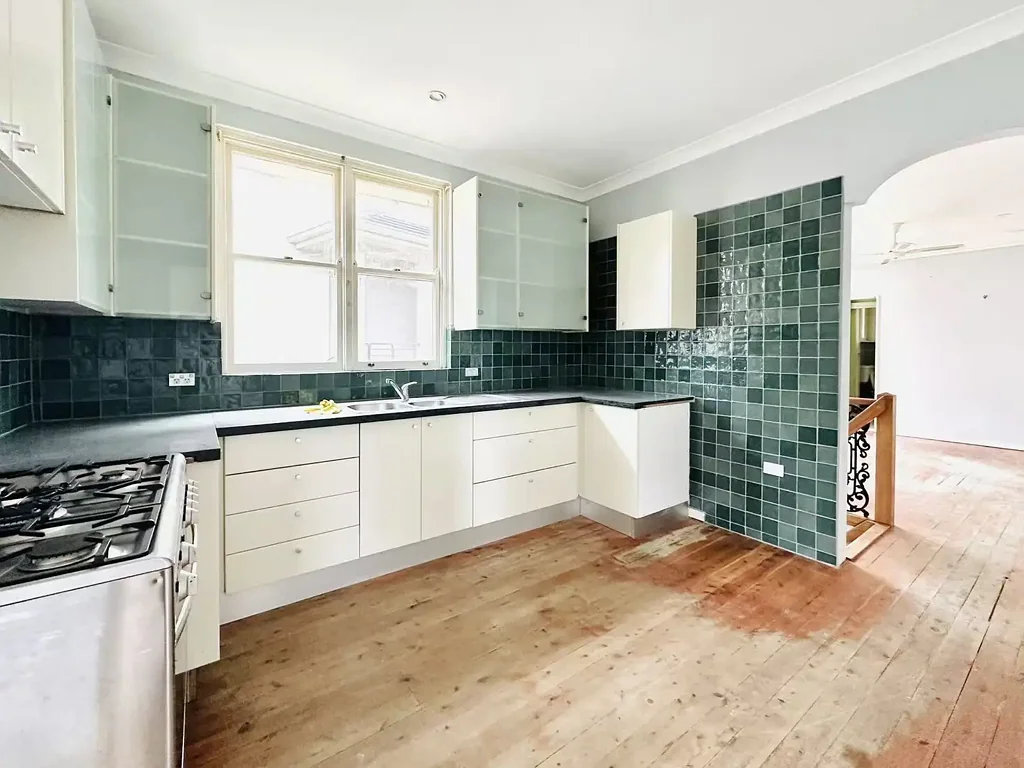 Elegant Family Living in Prestigious Longueville