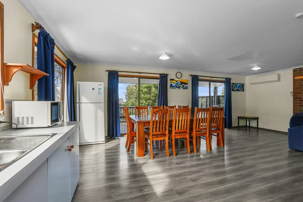 Apollo Bay 4 Bedroom SPACIOUS COASTAL LIVING, INCOME POTENTIAL & ROOM FOR ALL THE TOYS