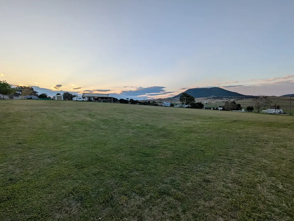 Yangan 大型8498平米地块 壮丽山谷山景 步行即达学校商店 地势较高电力到位 潜在细分价值 Peaceful Country Living Awaits
