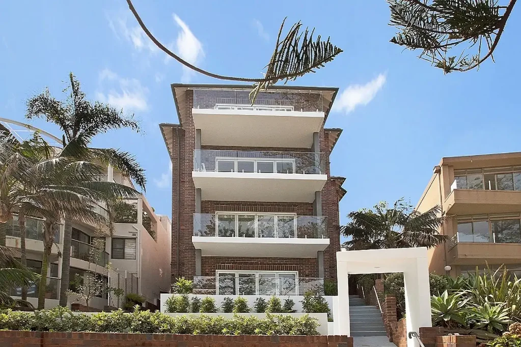 Oversized apartment on Manly Scenic walkway