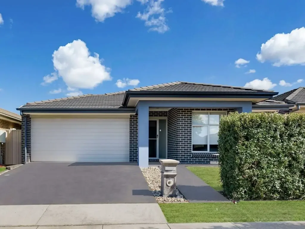 Spacious Family Living in the Heart of Jordan Springs