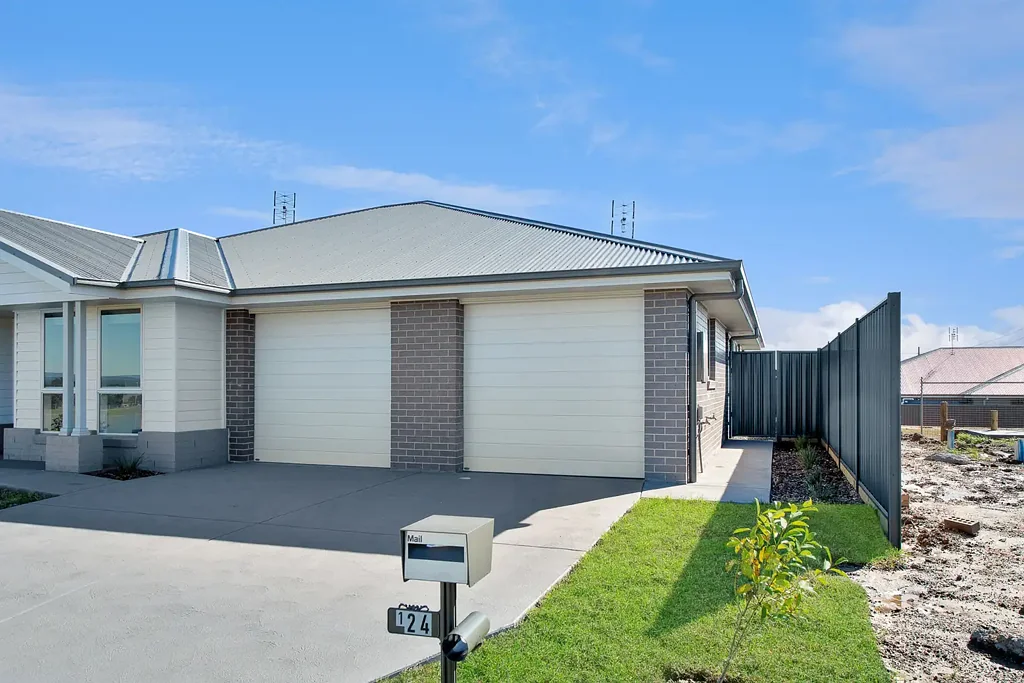 NEAR NEW DUAL KEY HOME AVAILABLE NOW