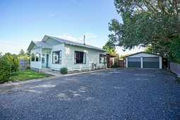 124 Moulson Street, Strathern